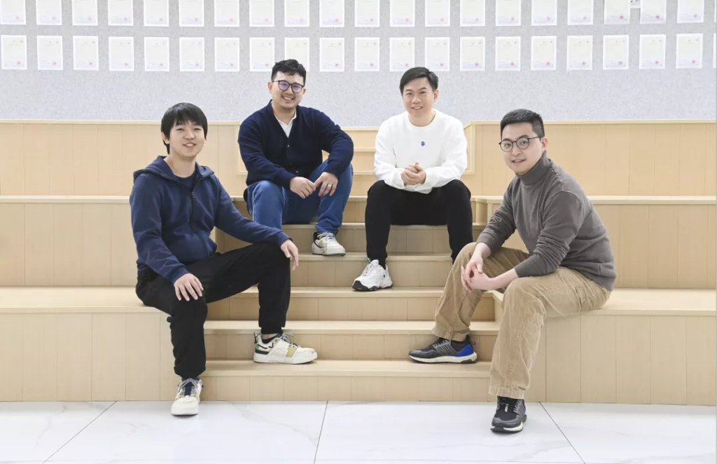 ���ԿƼ�ս��Ͷ��΢������ AI��������΢����콹�㾺����